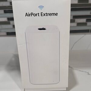 Apple AirPort Extreme ME918LL/A in White